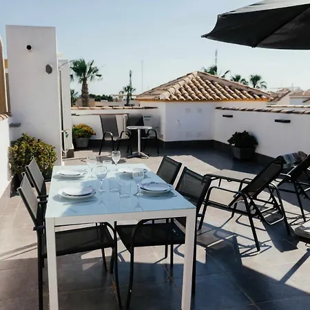 Stunning 2 Bedroom With Pool View Apartment *