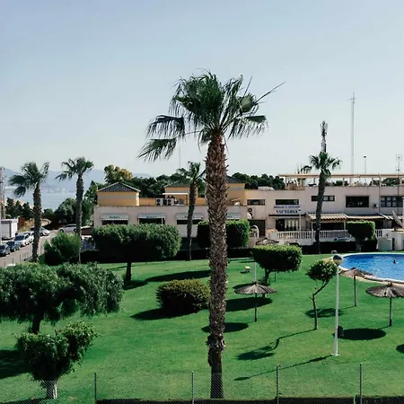 Stunning 2 Bedroom With Pool View Apartment