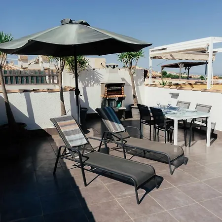 Stunning 2 Bedroom With Pool View Apartment *