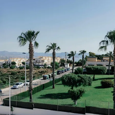 Stunning 2 Bedroom With Pool View Apartment