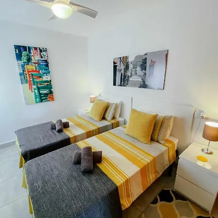 Stunning 2 Bedroom With Pool View