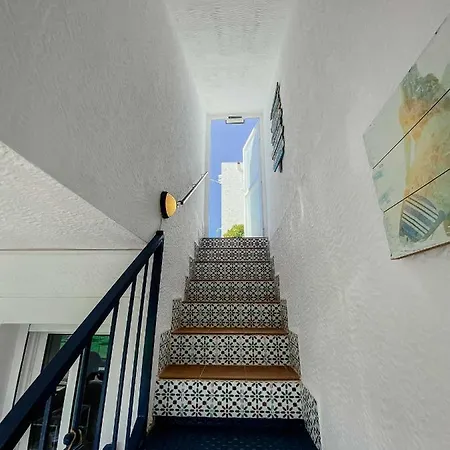 Stunning 2 Bedroom With Pool View Apartment